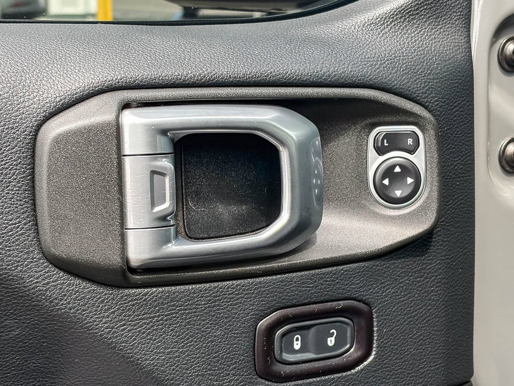 Used 2019 Jeep Wrangler Unlimited Sahara AWD/4WD image 40