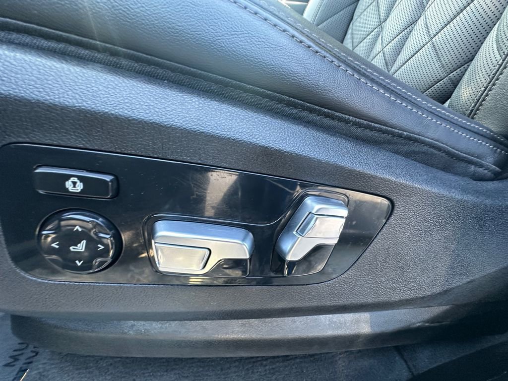Used 2024 BMW X7 xDrive40i w/ Premium Package image 10