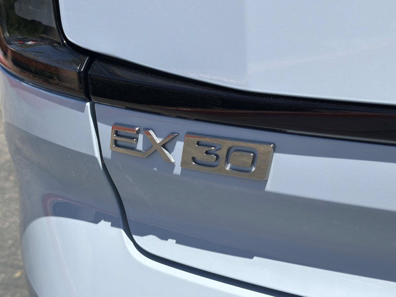 Used 2025 Volvo EX30 Ultra AWD/4WD image 27