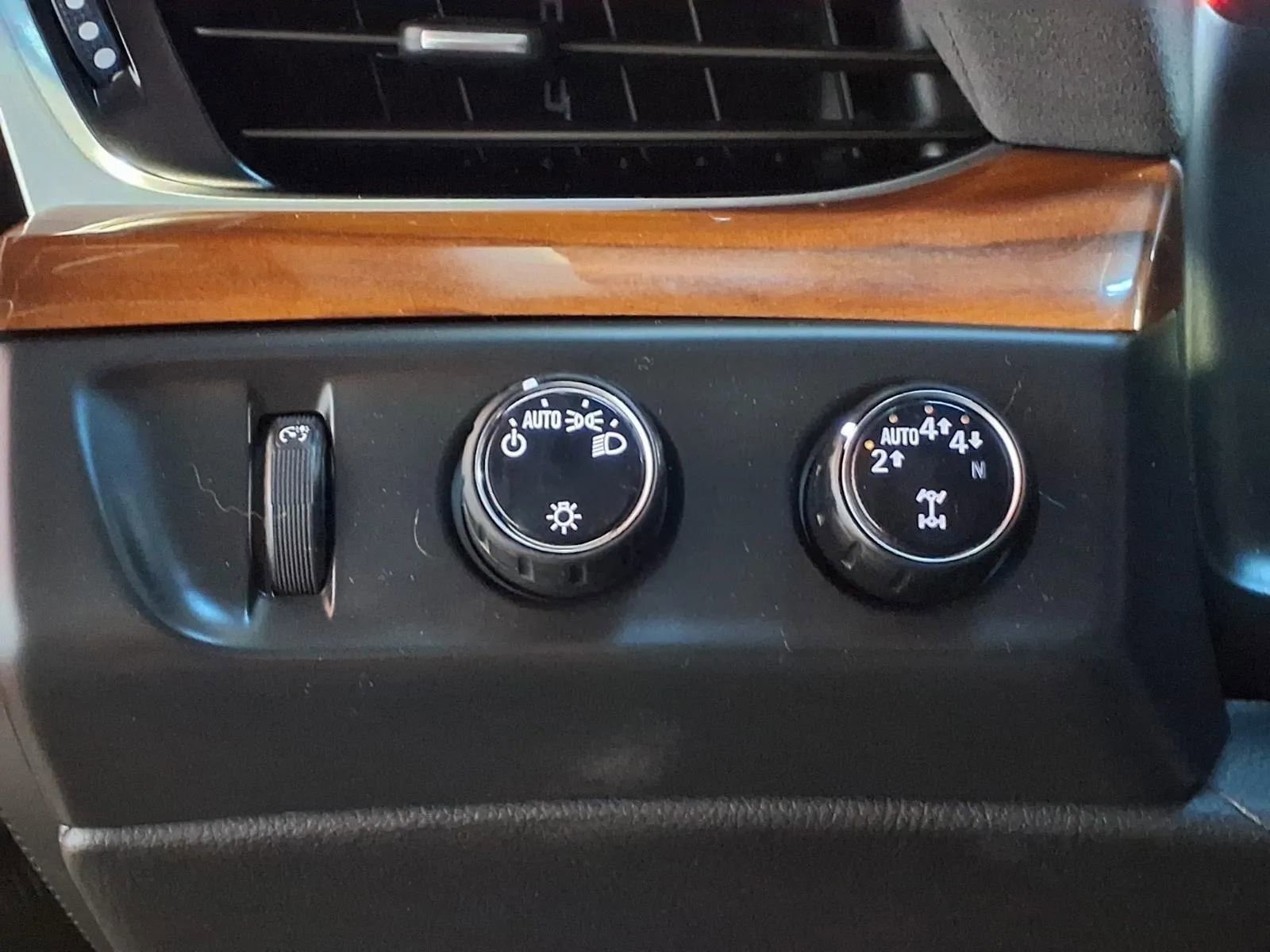Used 2020 Cadillac Escalade Luxury image 22