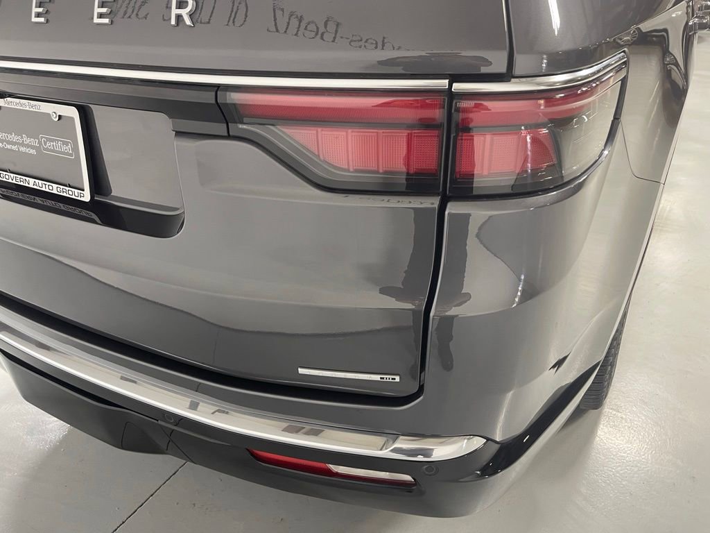 Used 2023 Jeep Wagoneer Series III w/ Premium Group I AWD/4WD image 14