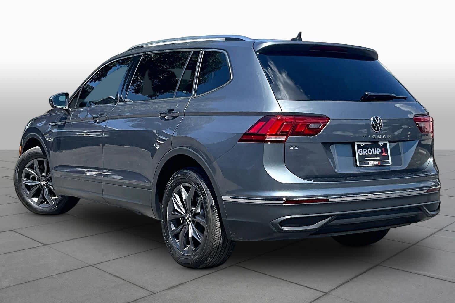 Used 2024 Volkswagen Tiguan SE FWD image 12