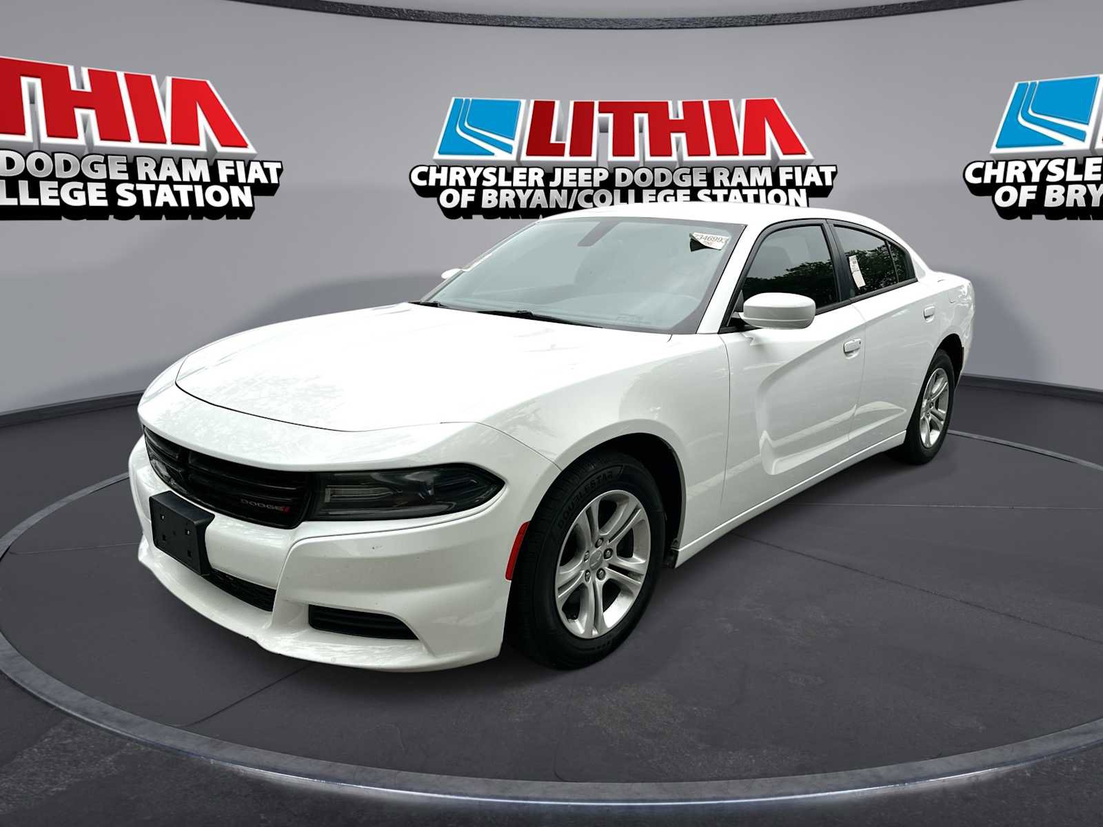 Used 2018 Dodge Charger SXT RWD image 1