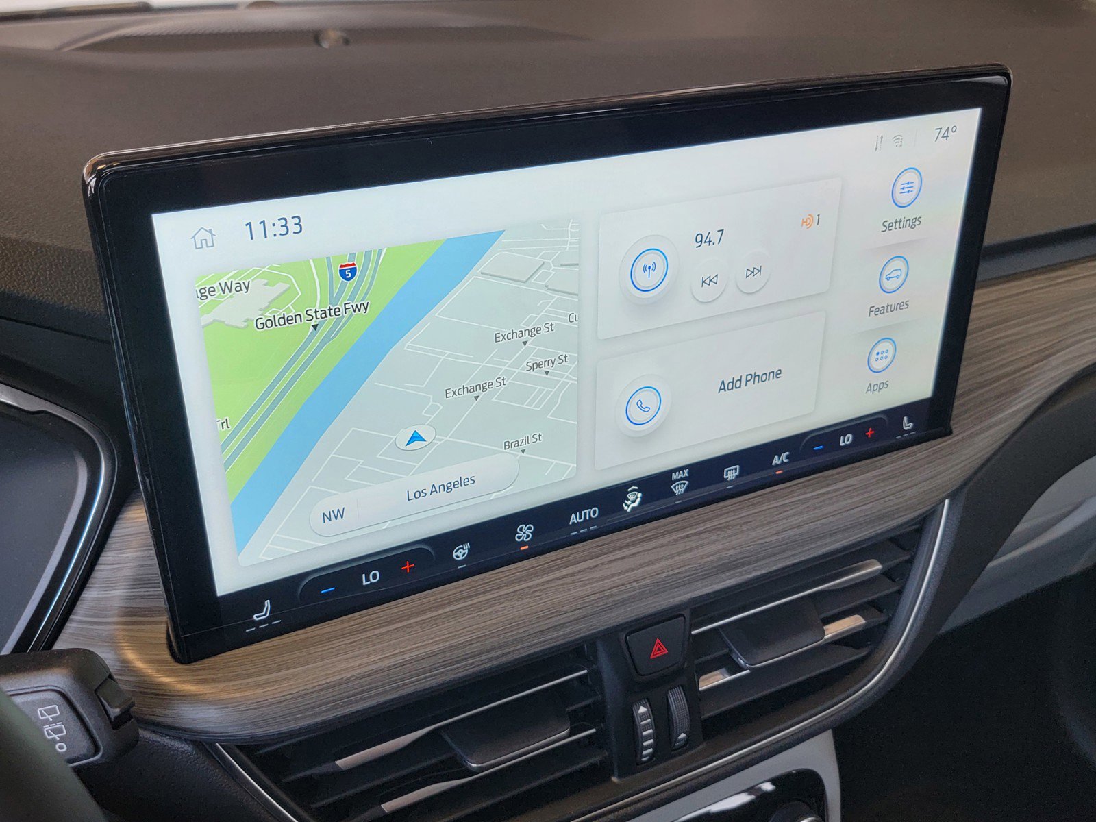 New 2024 Ford Escape SE w/ PHEV Premium Package image 18