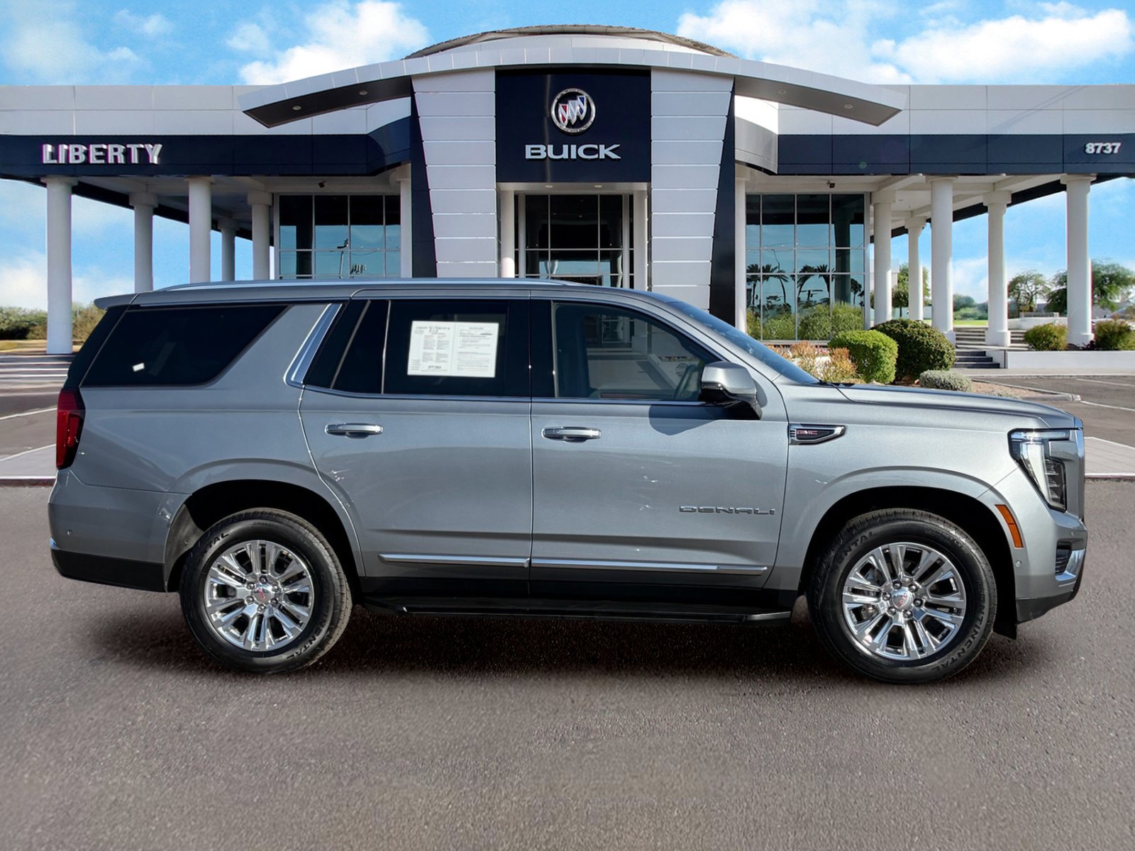 Used 2025 GMC Yukon Denali RWD image 3