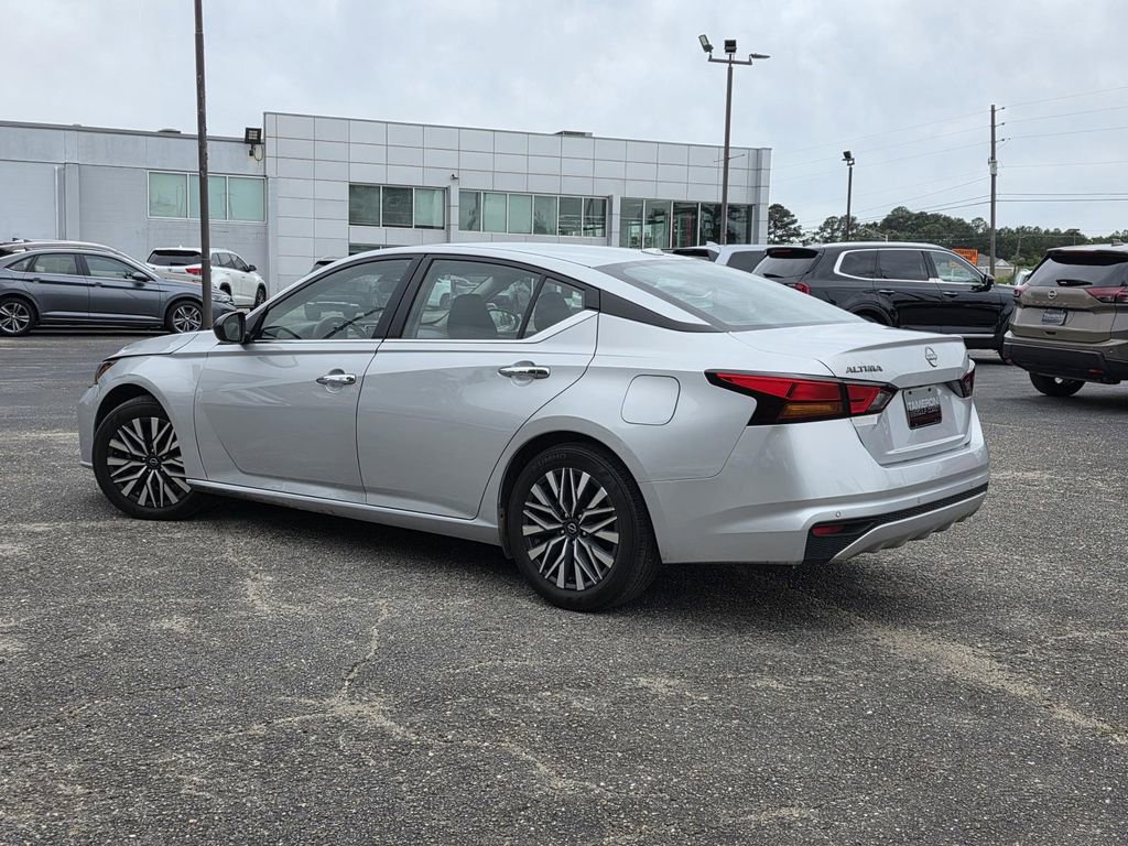 Used 2024 Nissan Altima 2.5 SV image 5