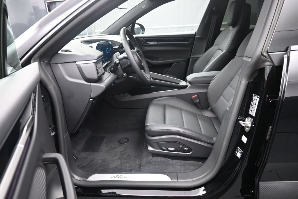 New 2026 Porsche Macan 4 Electric AWD/4WD image 6