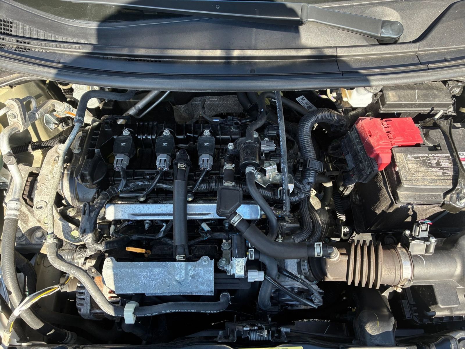 Used 2025 Nissan Versa SV image 33