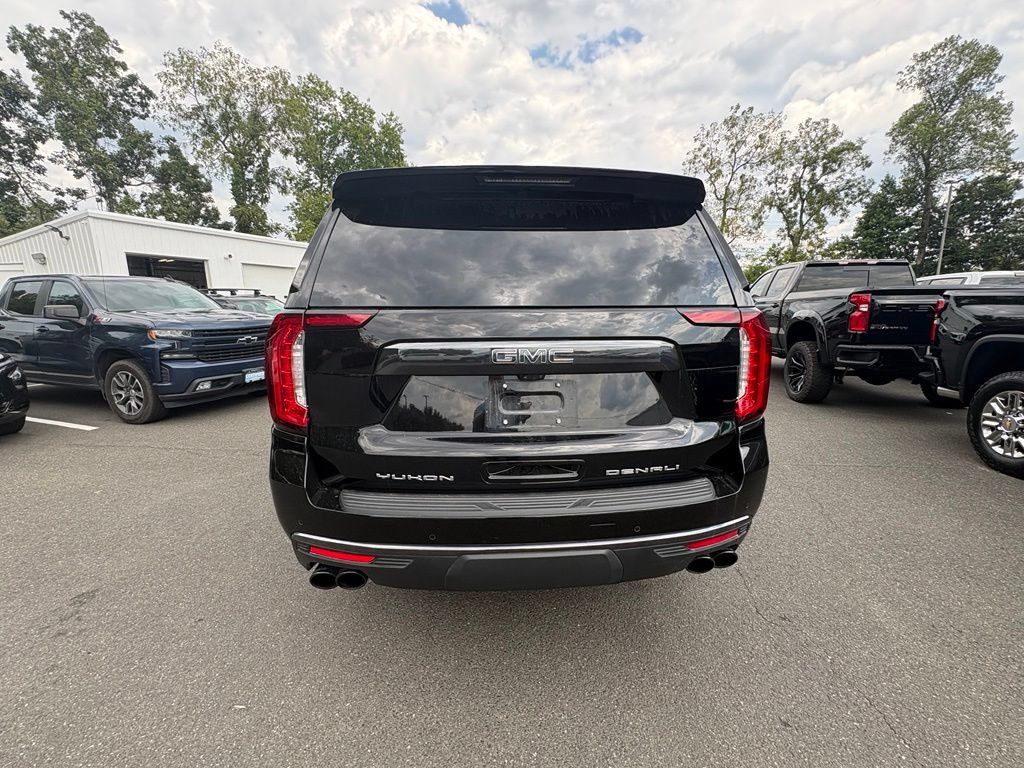 Used 2024 GMC Yukon Denali Ultimate AWD/4WD image 8