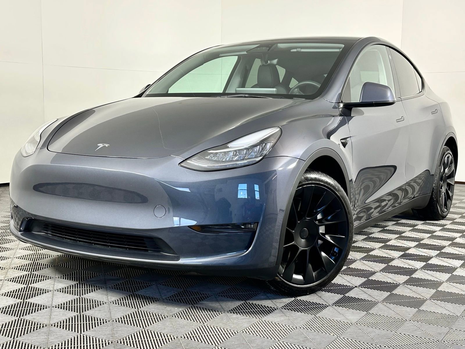 Used 2023 Tesla Model Y Long Range image 42