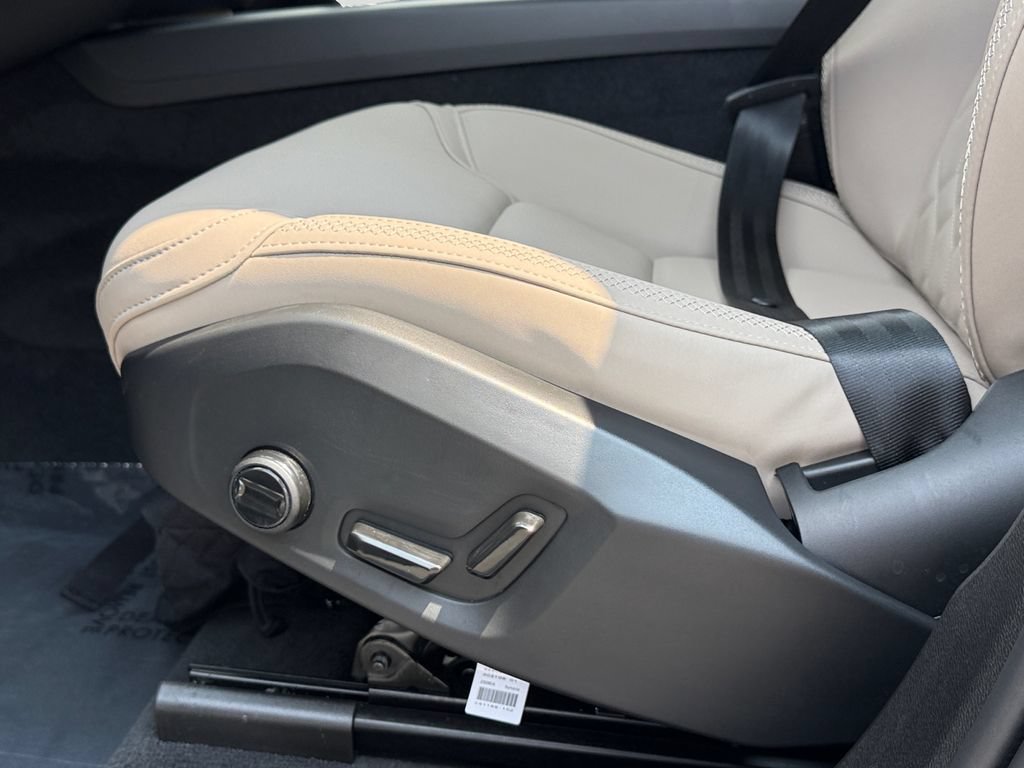 Certified 2026 Volvo XC60 B5 Plus w/ Climate Package AWD/4WD image 19