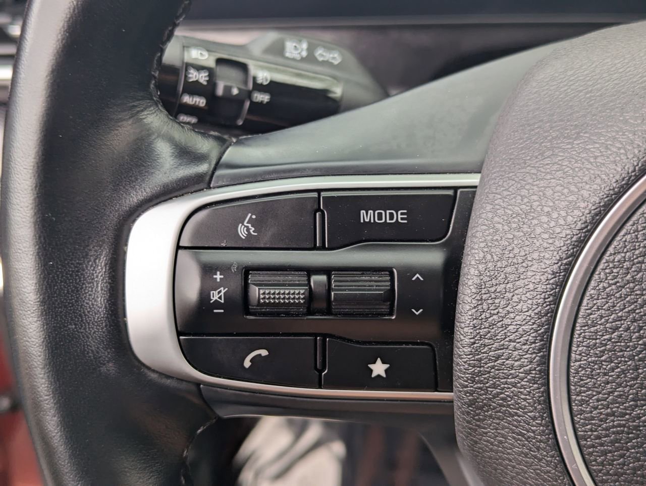 Used 2025 Kia Sportage SX image 30