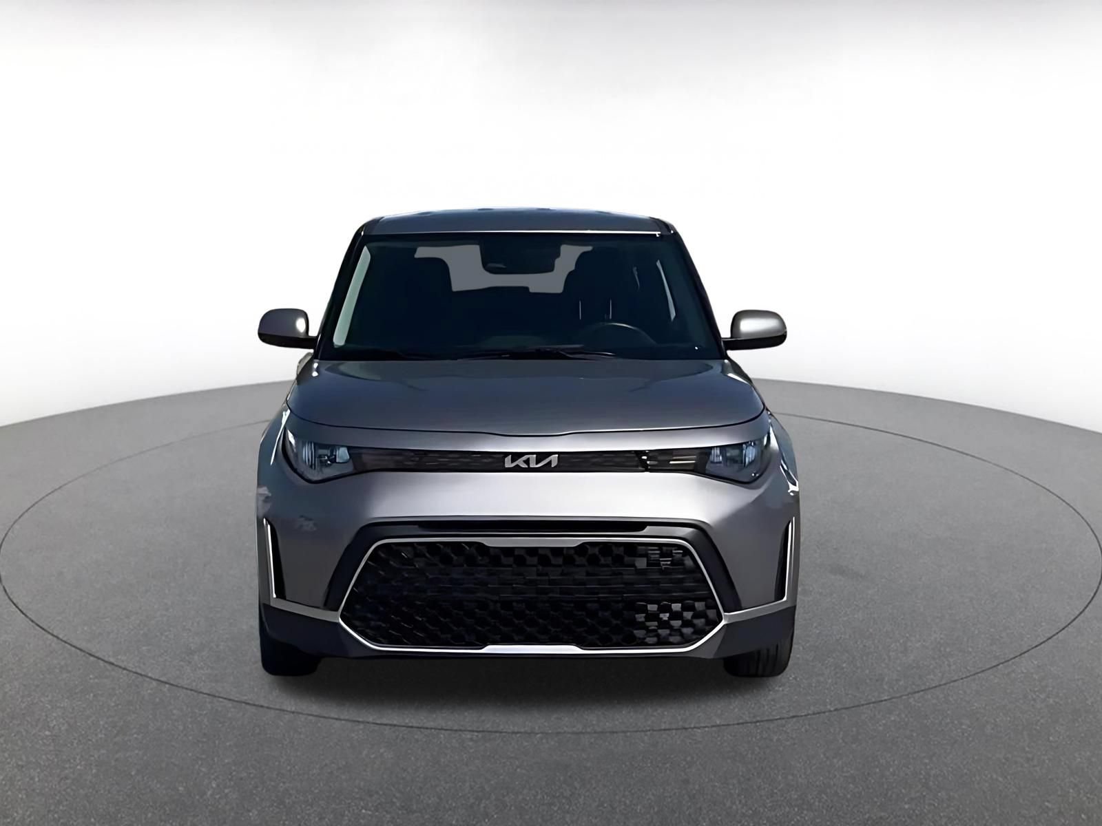 Used 2025 Kia Soul LX w/ LX Technology Package FWD image 4
