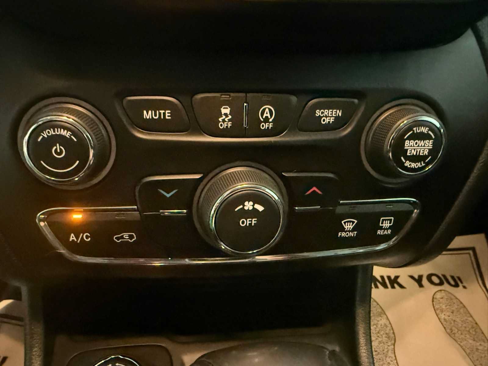 Used 2019 Jeep Cherokee Latitude Plus w/ Cold Weather Group AWD/4WD image 33