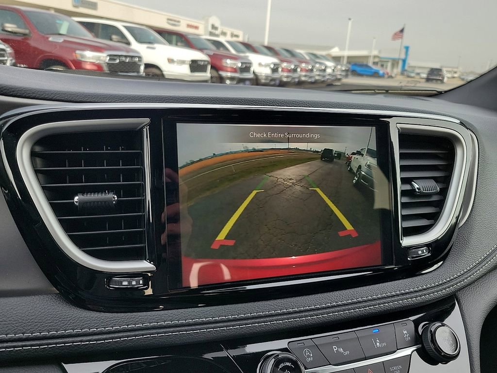 New 2026 Chrysler Pacifica Select FWD image 17