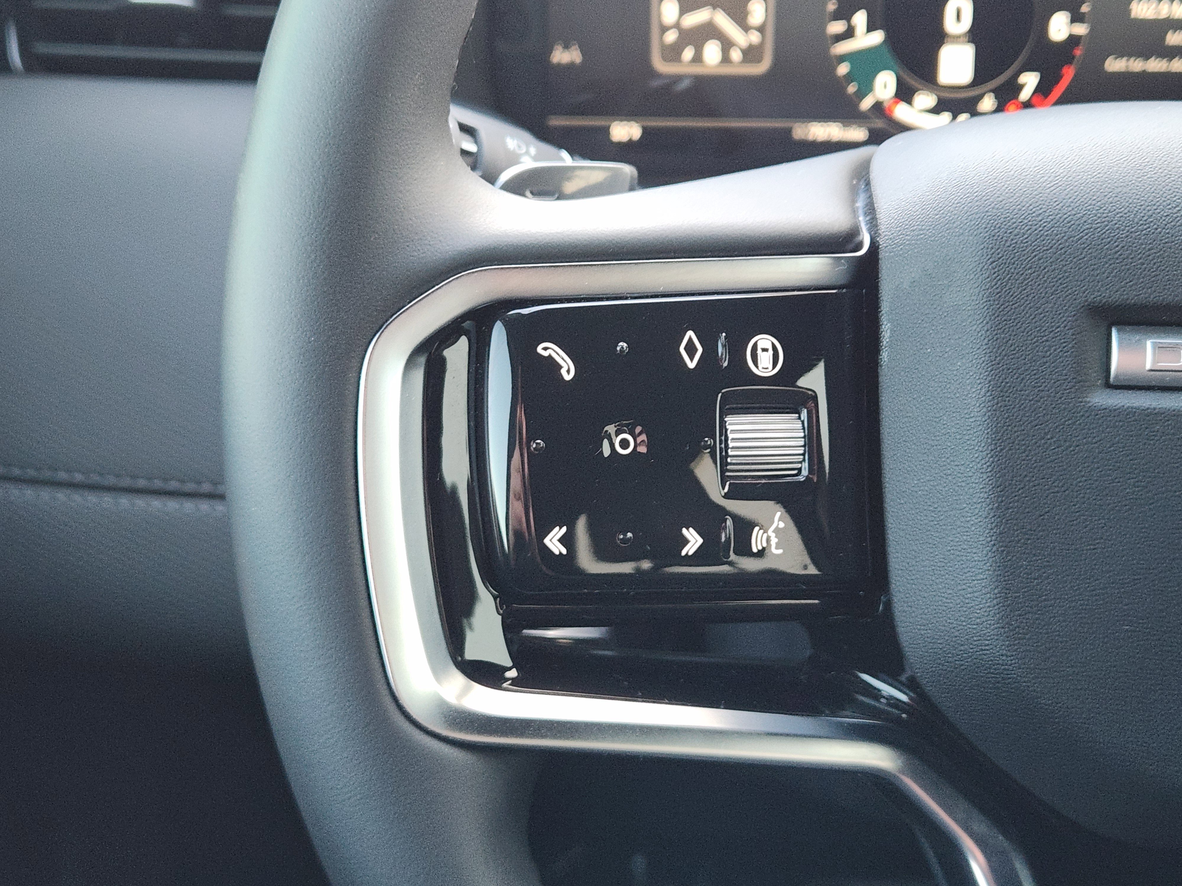 Used 2025 Land Rover Discovery Sport Dynamic SE image 30