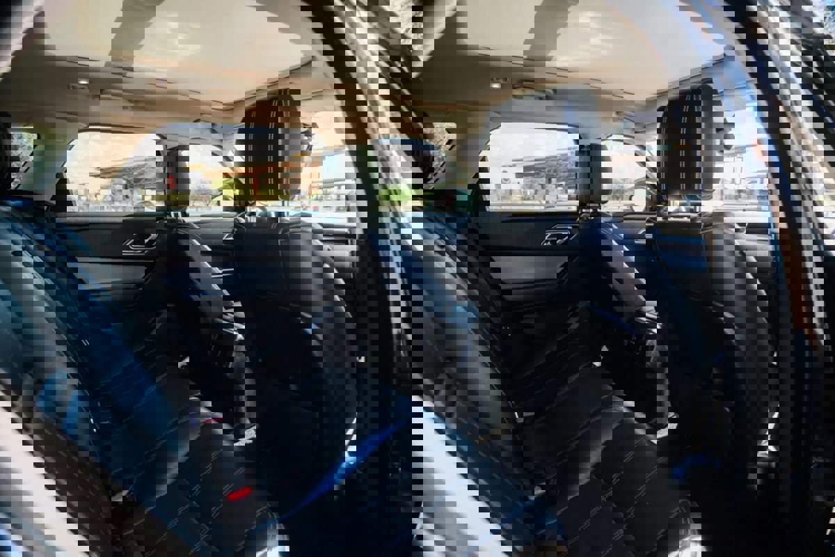 Used 2019 Land Rover Range Rover Velar S image 19