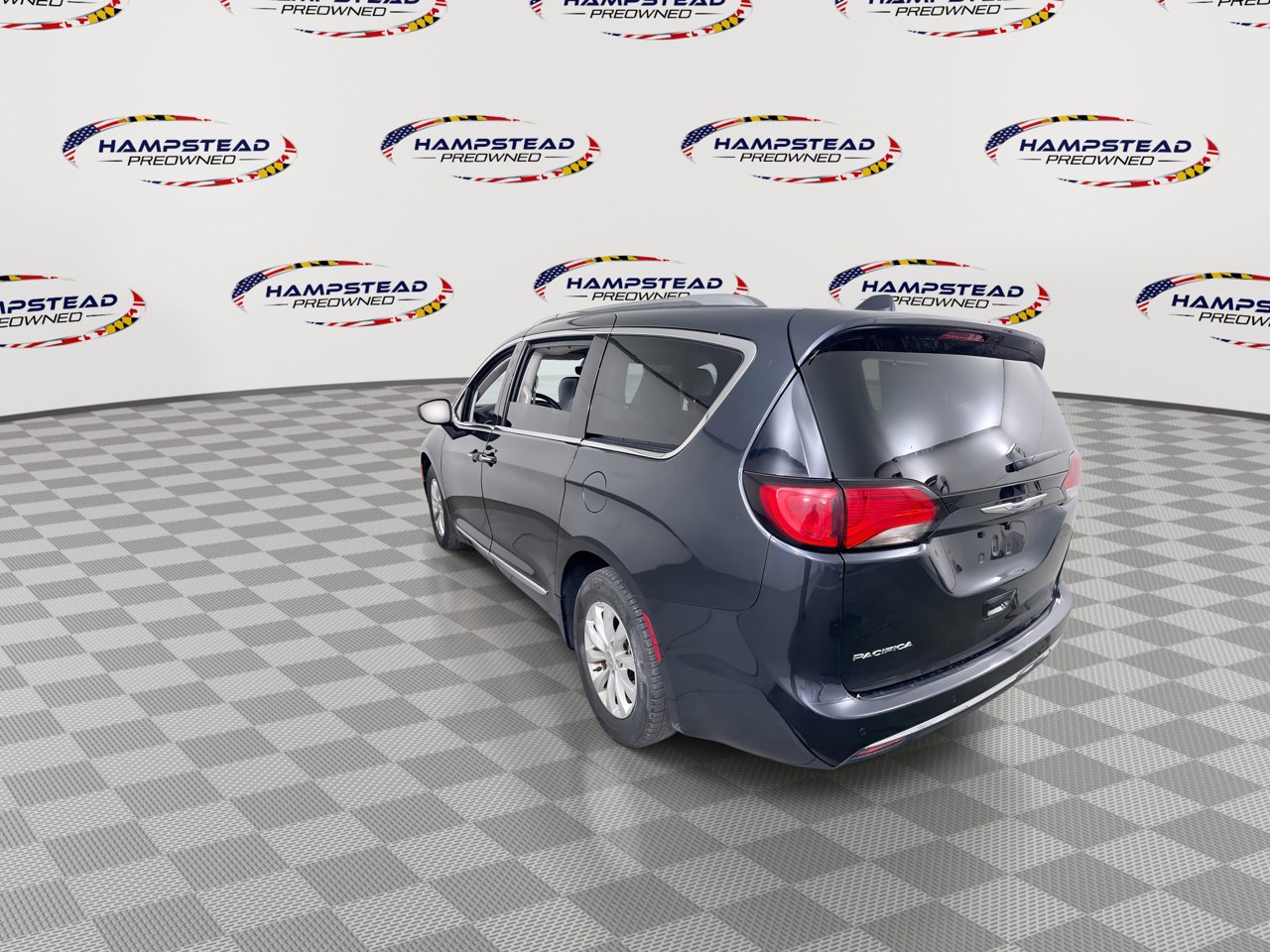 Used 2019 Chrysler Pacifica Touring-L FWD image 6