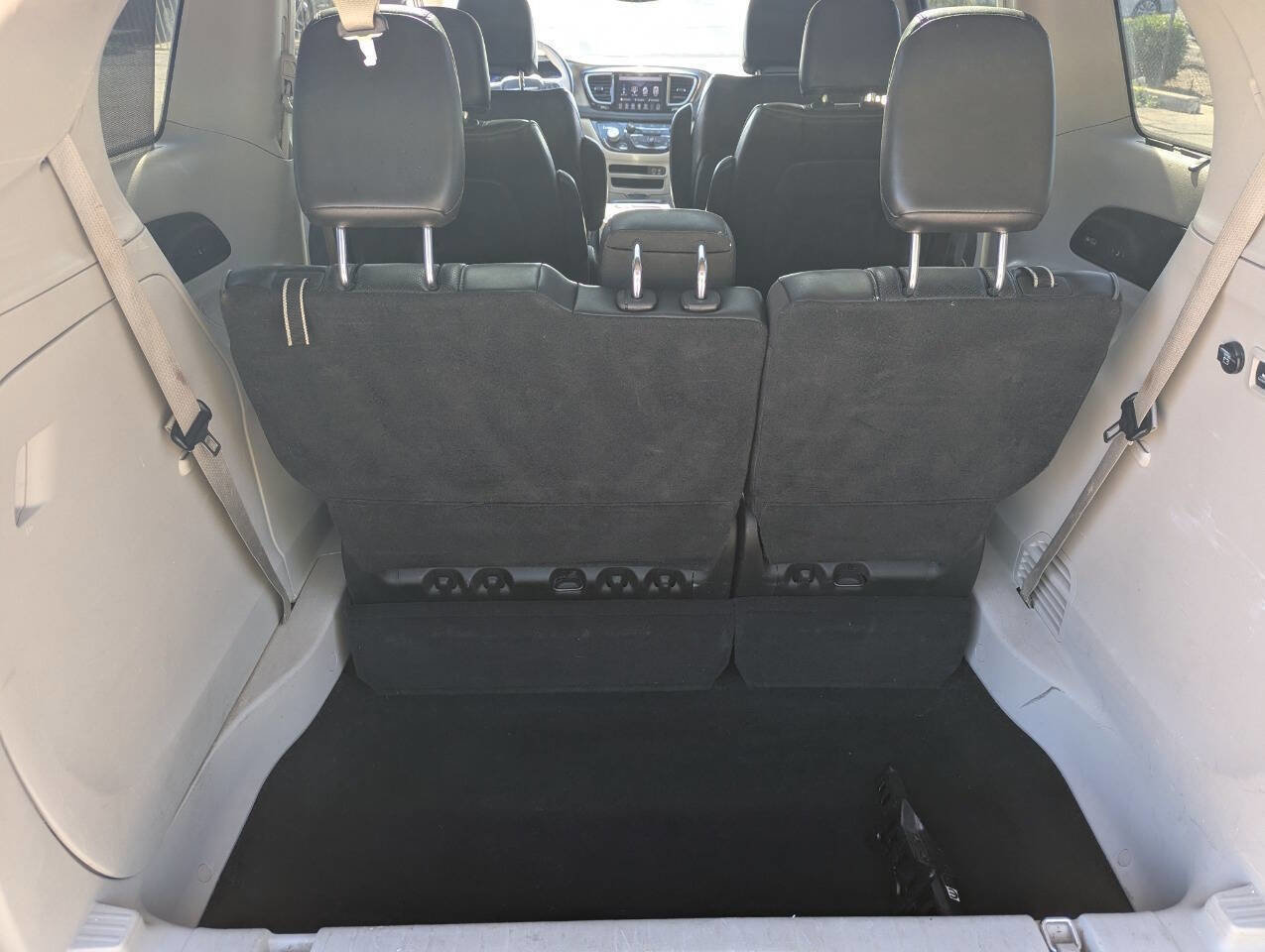 Used 2018 Chrysler Pacifica Limited image 16