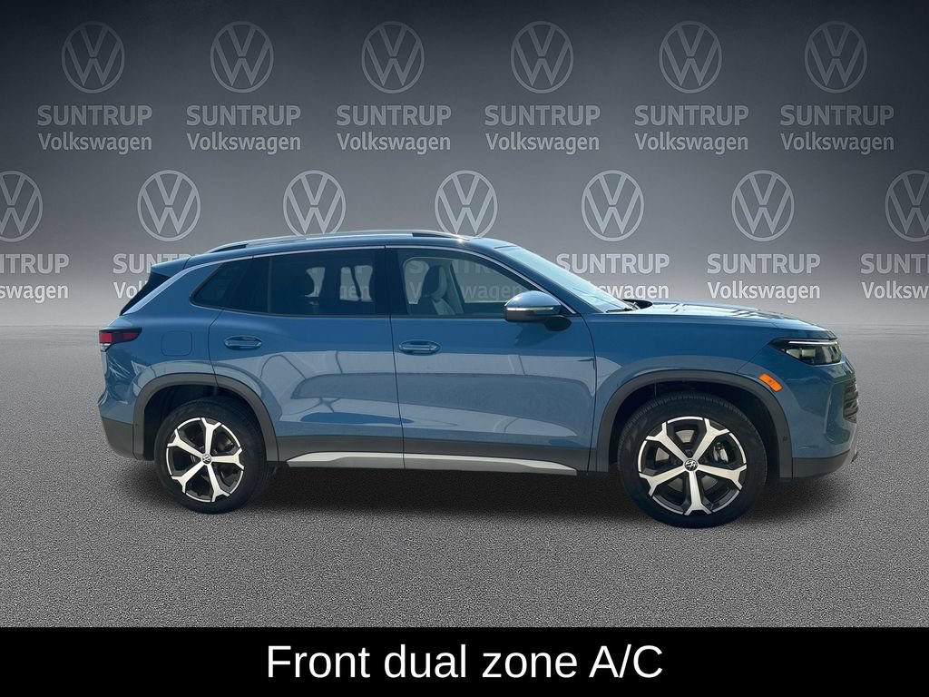 Used 2025 Volkswagen Tiguan SE w/ Panoramic Sunroof Package AWD/4WD image 8