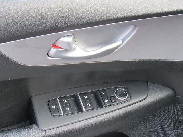 Used 2023 Kia Forte LXS image 18