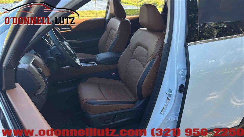 Used 2025 Nissan Pathfinder Platinum image 11