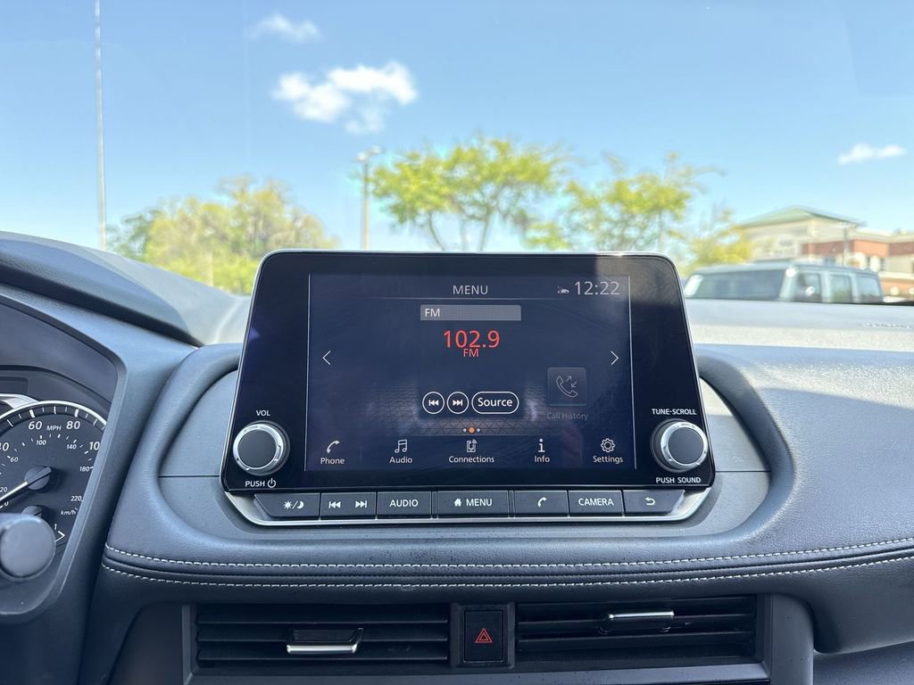 Used 2025 Nissan Rogue SV image 22