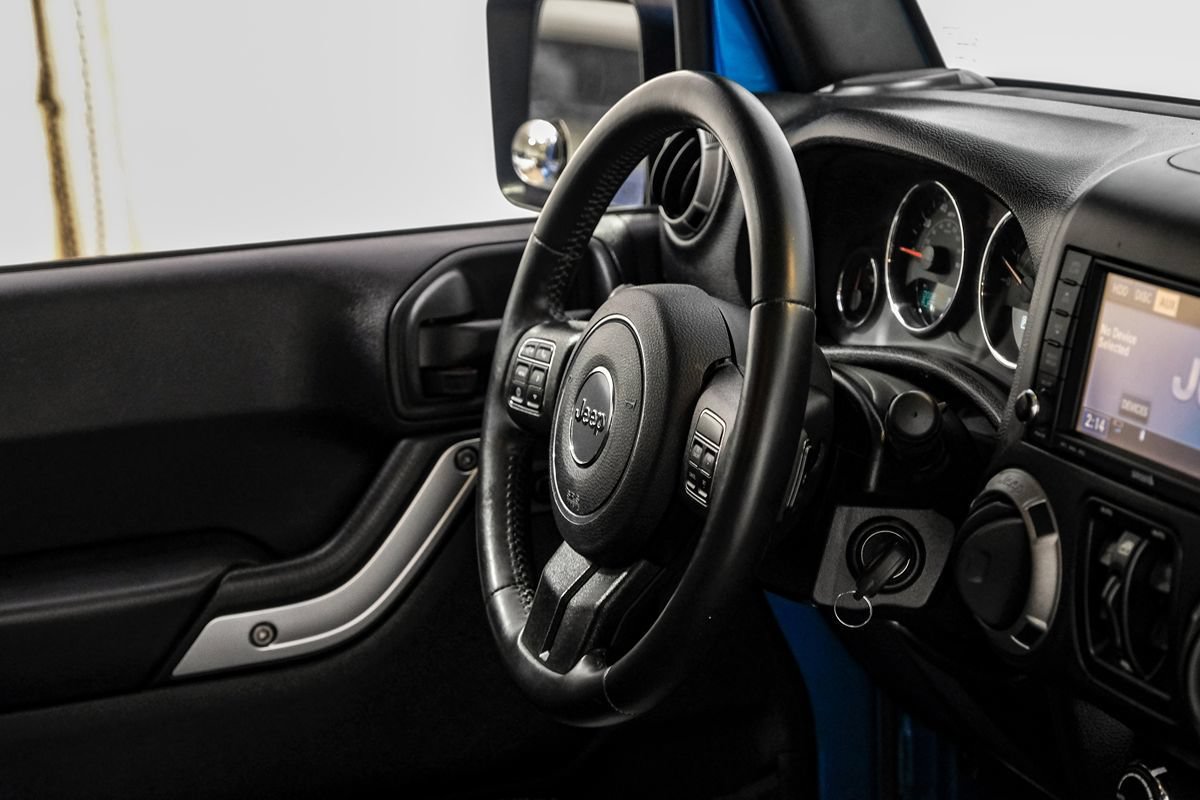 Used 2015 Jeep Wrangler Unlimited Sahara w/ Connectivity Group AWD/4WD image 15