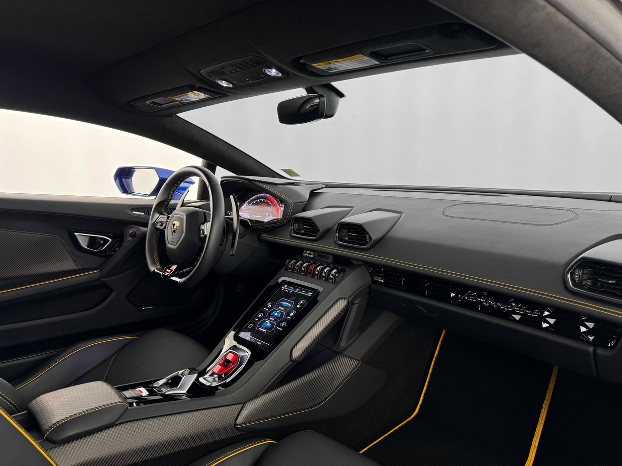 Used 2020 Lamborghini Huracan EVO image 27