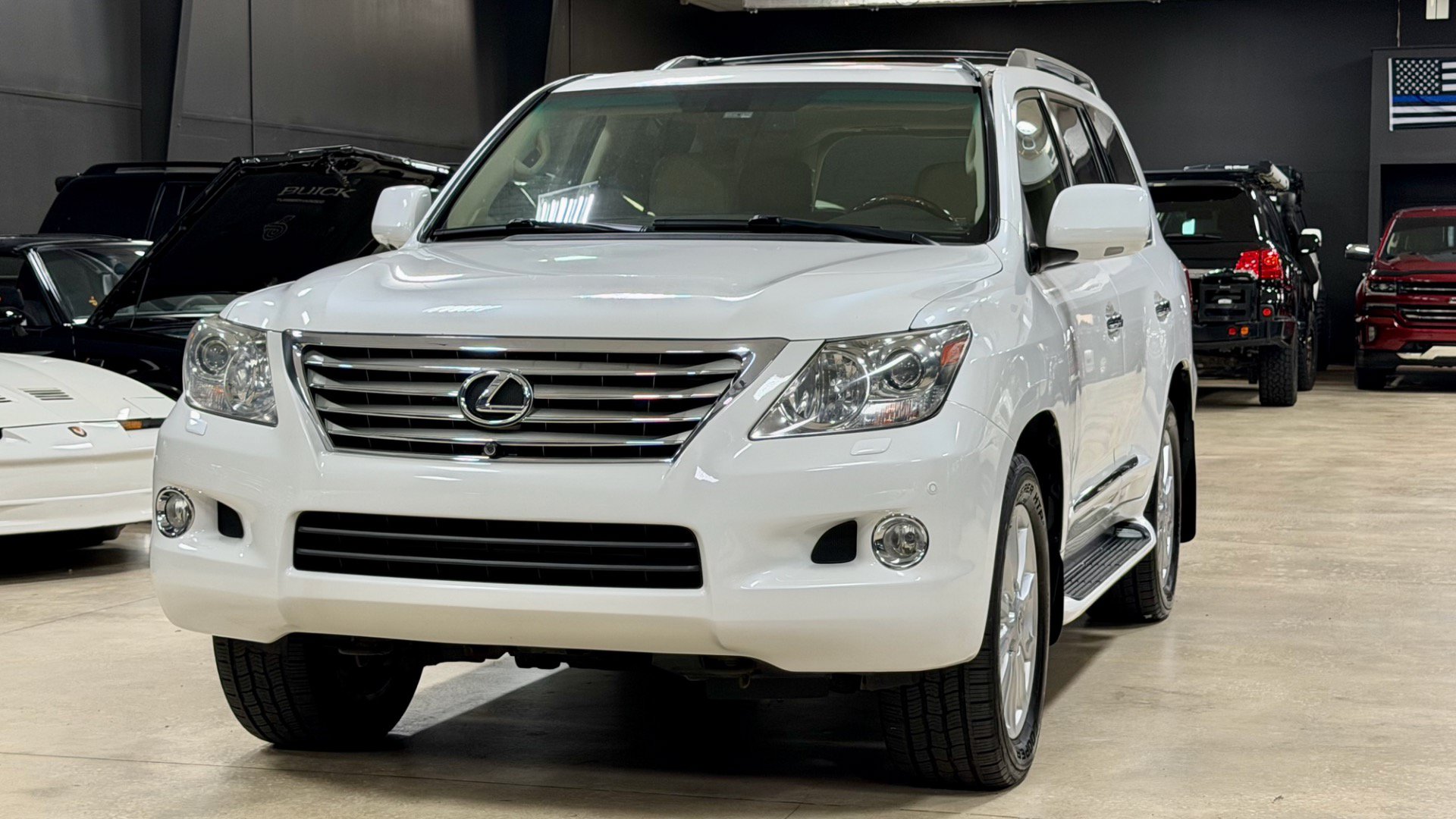 Used 2009 Lexus LX 570 4WD image 2