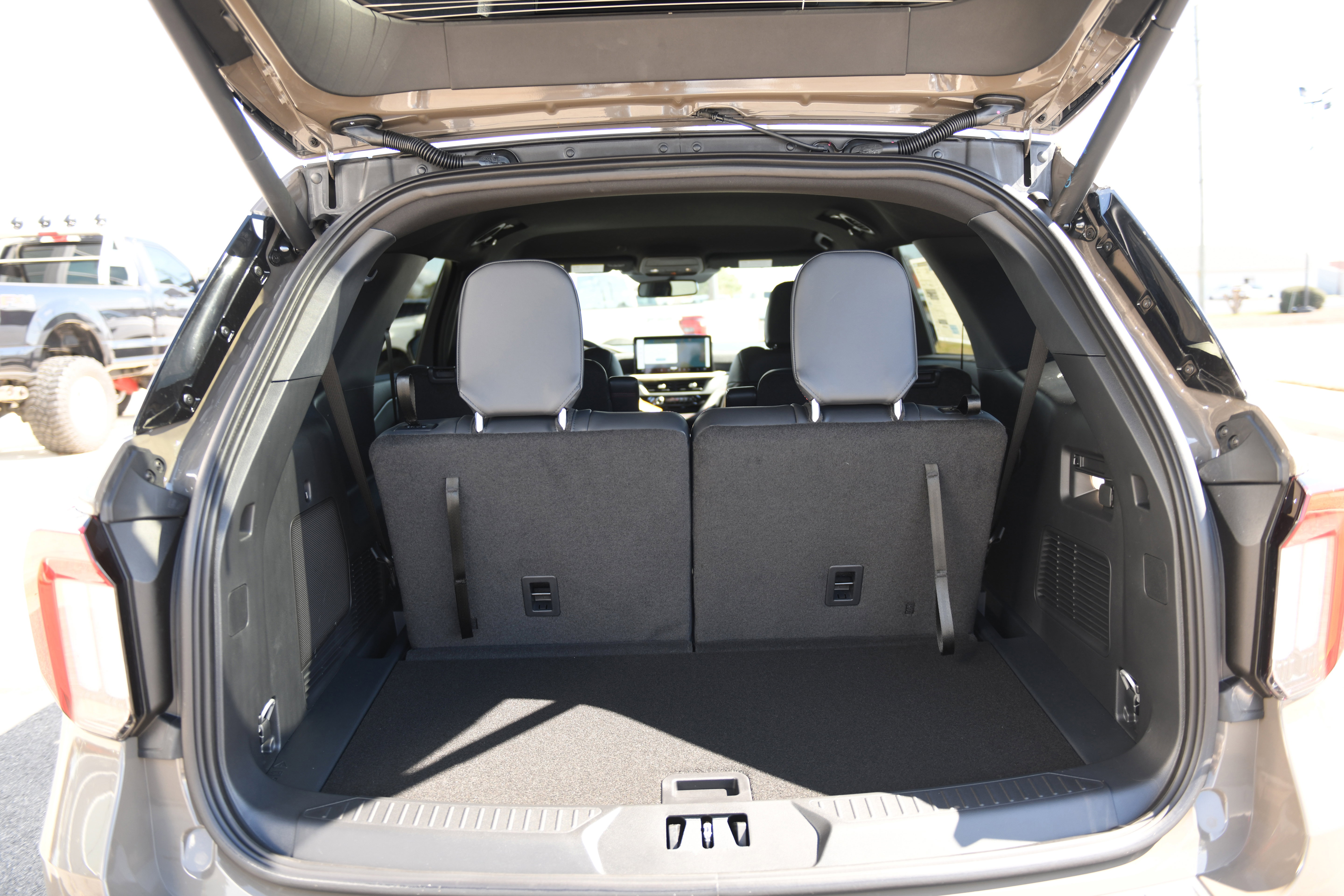 New 2026 Ford Explorer ST-Line w/ ST-Line Street Pack image 17