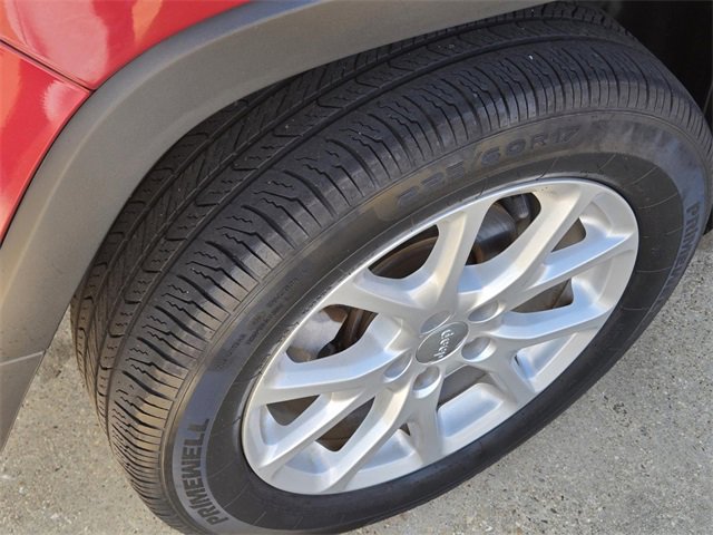 Used 2017 Jeep Cherokee Latitude image 8