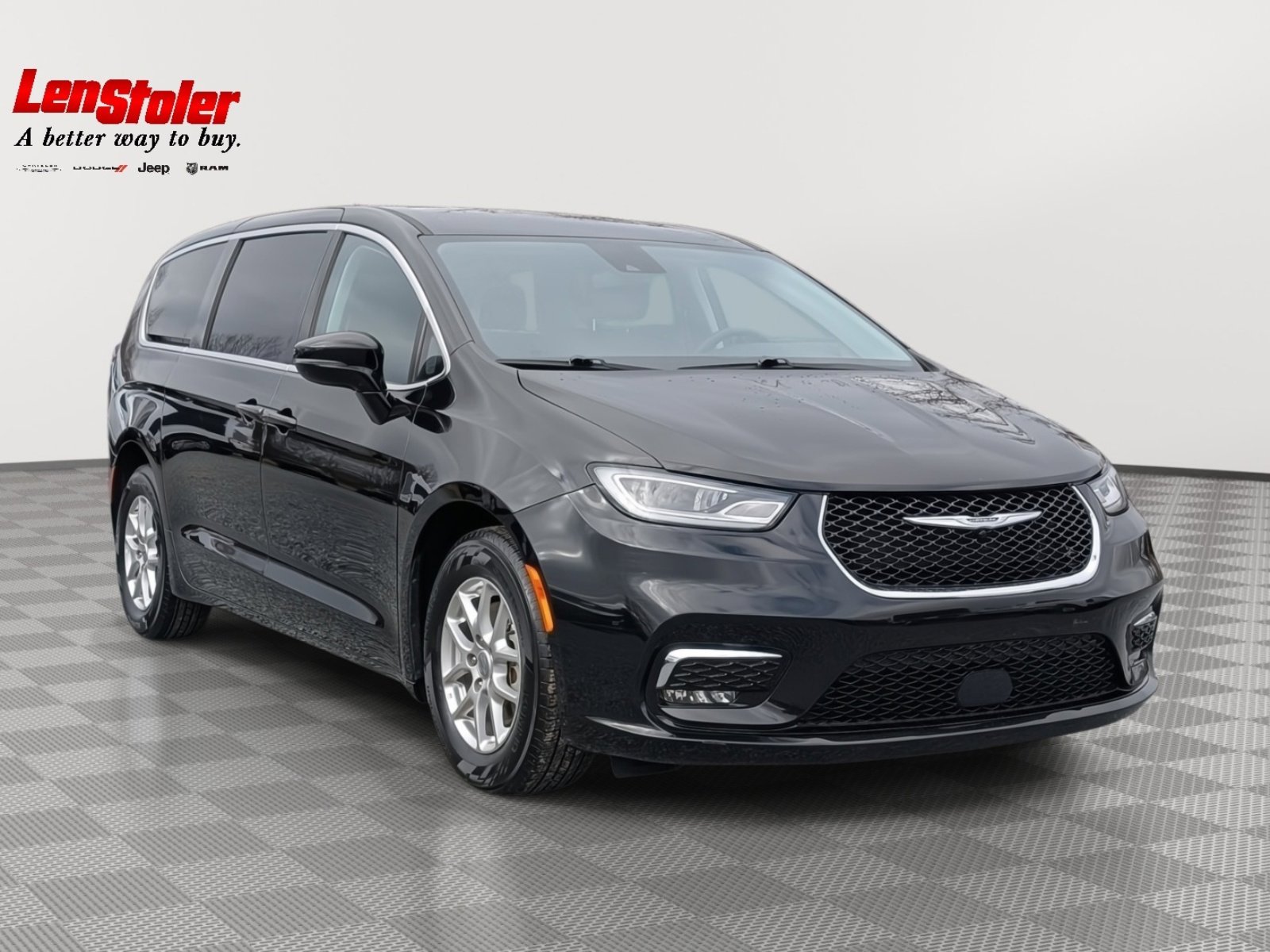 Used 2024 Chrysler Pacifica Touring-L image 7