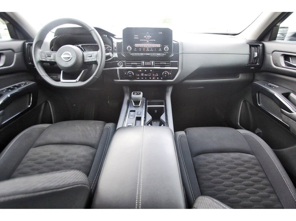 Used 2023 Nissan Pathfinder SV image 7