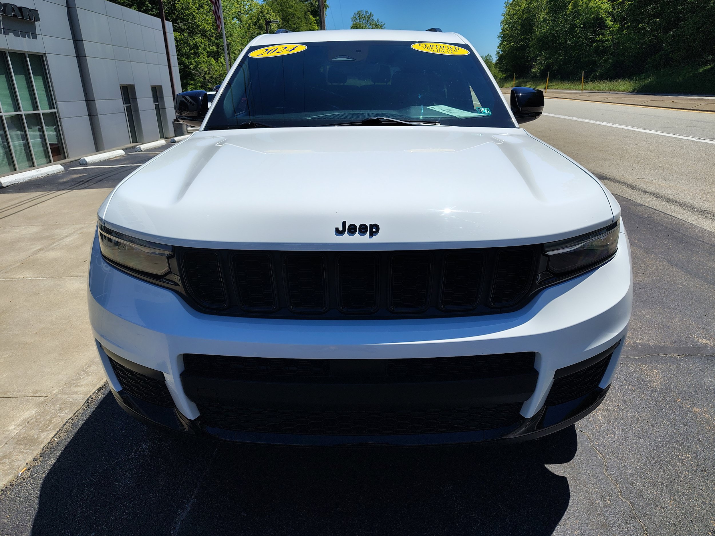 Certified 2024 Jeep Grand Cherokee L Laredo AWD/4WD image 3