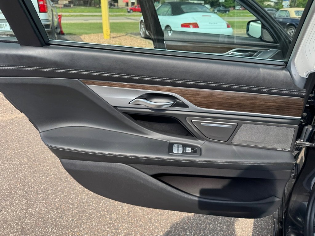 Used 2017 BMW 740i xDrive image 30