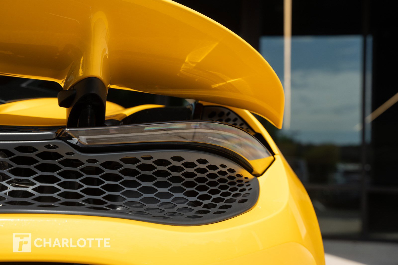 Used 2025 McLaren 750S RWD image 18