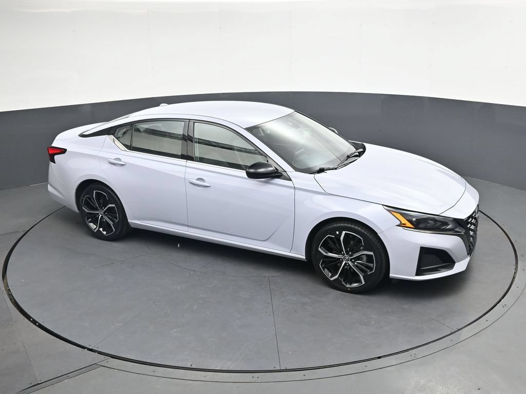 Used 2025 Nissan Altima 2.5 SR FWD image 26