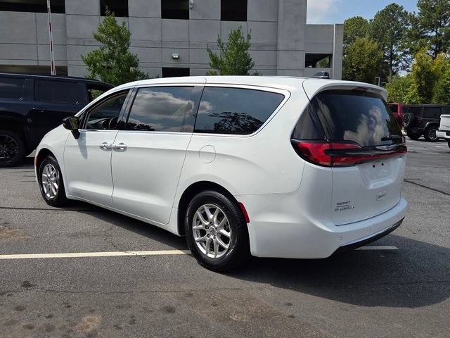 Used 2024 Chrysler Pacifica Touring-L FWD image 6