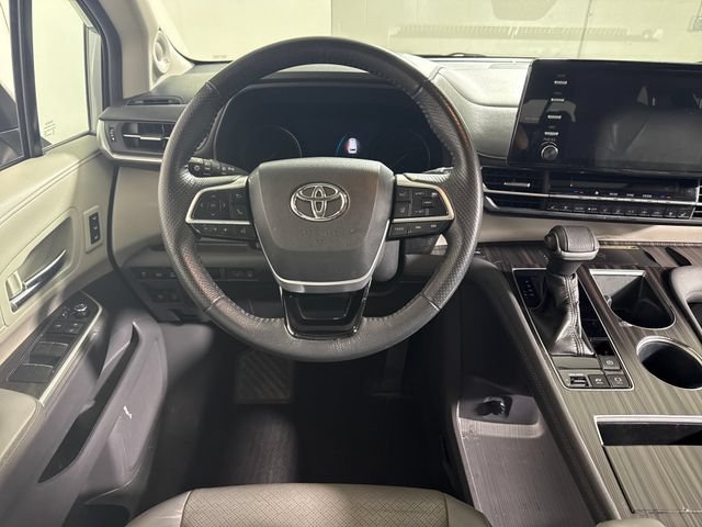 Used 2022 Toyota Sienna Limited AWD/4WD image 37
