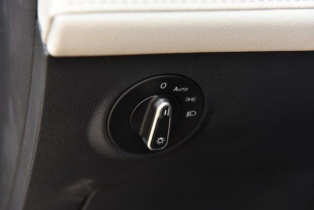 New 2025 Volkswagen Taos SEL image 10