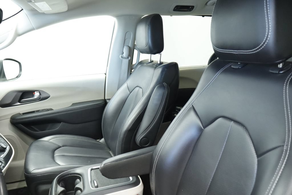 Certified 2023 Chrysler Pacifica Touring-L FWD image 27