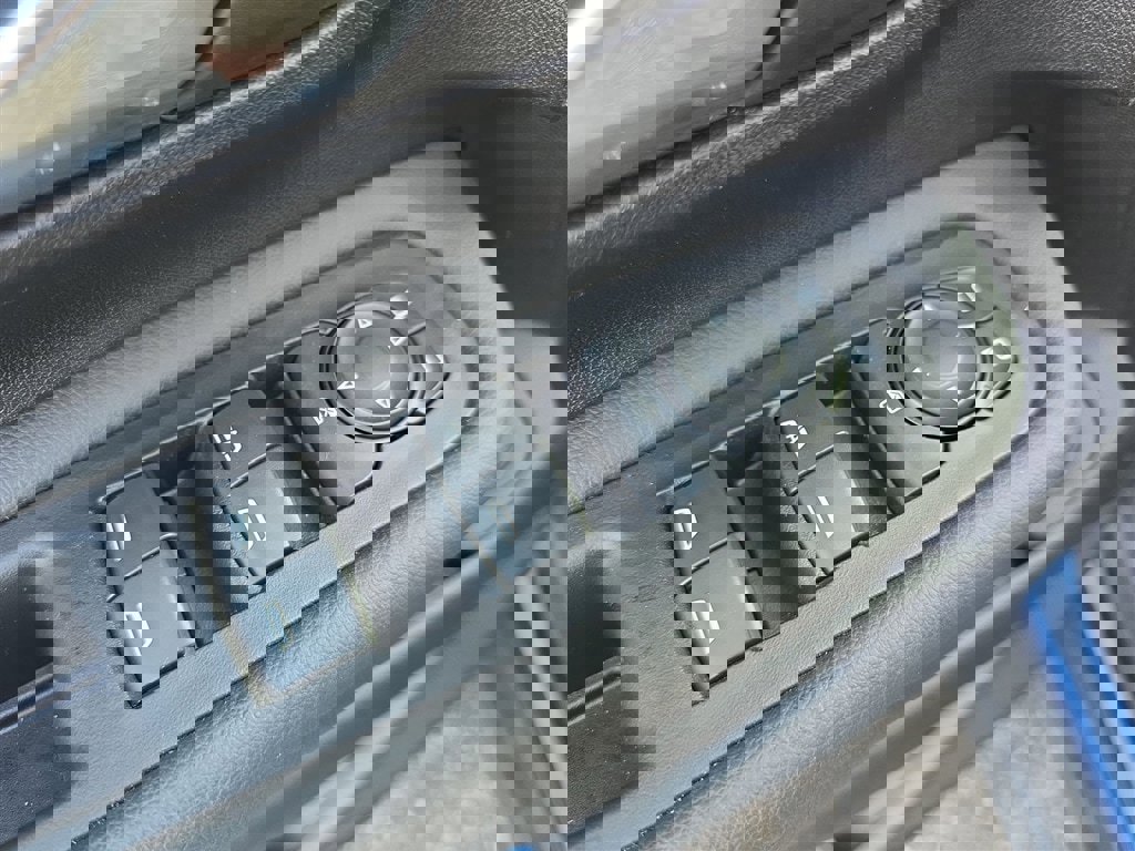 Used 2023 GMC Terrain SLE w/ Driver Convenience Package image 15