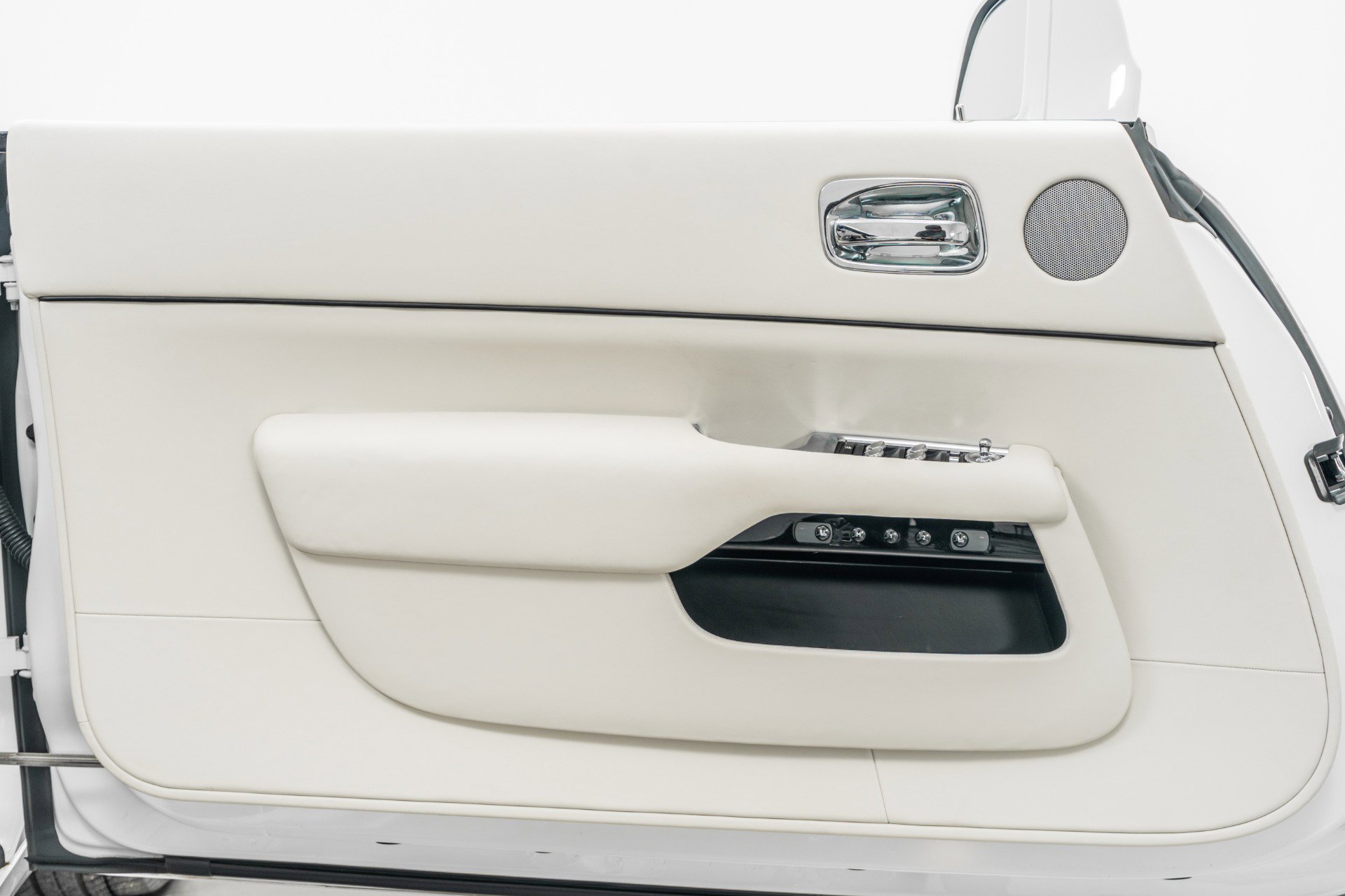 Used 2020 Rolls-Royce Dawn RWD image 43