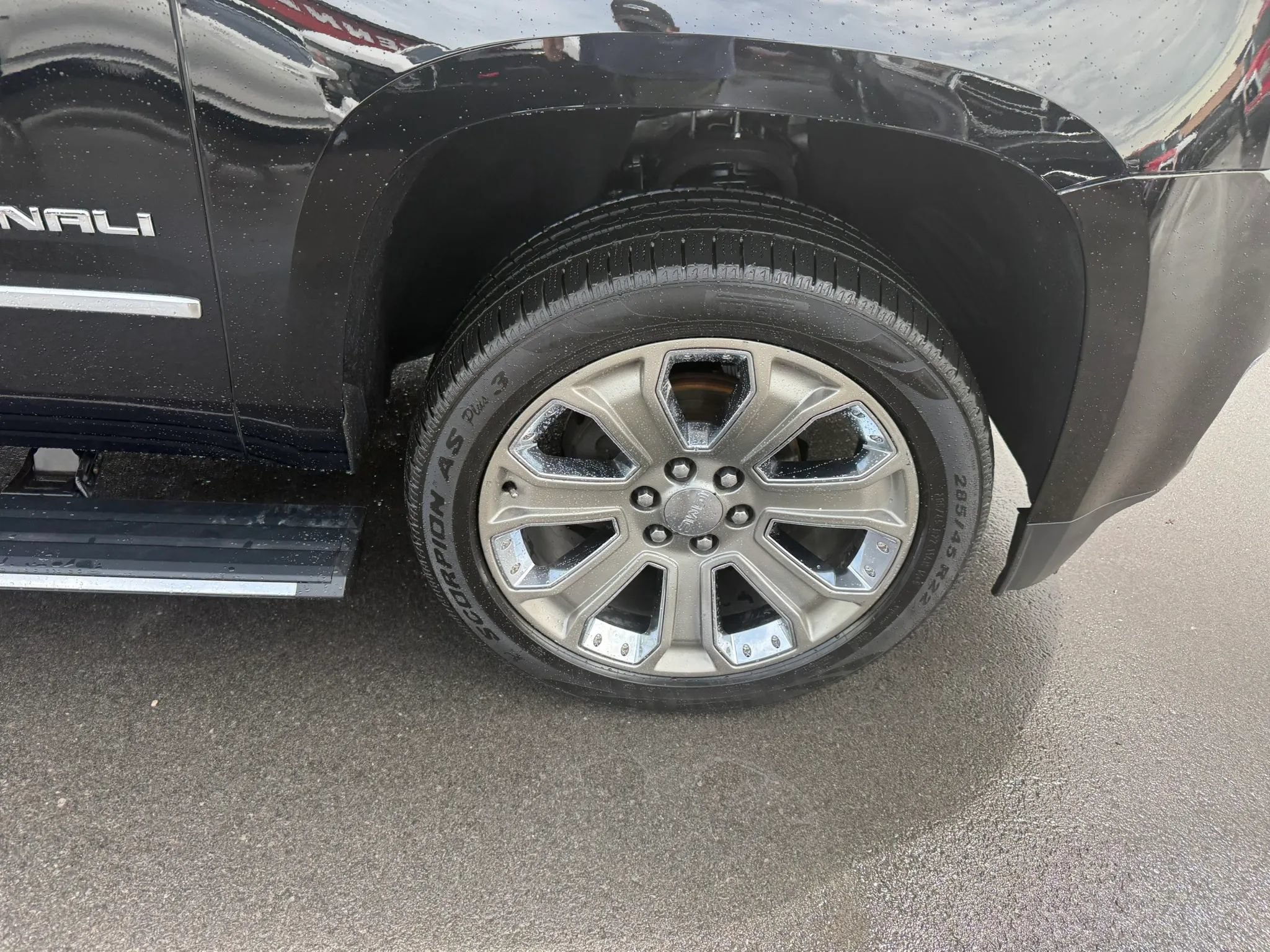 Used 2015 GMC Yukon XL Denali w/ Touring Package RWD image 22