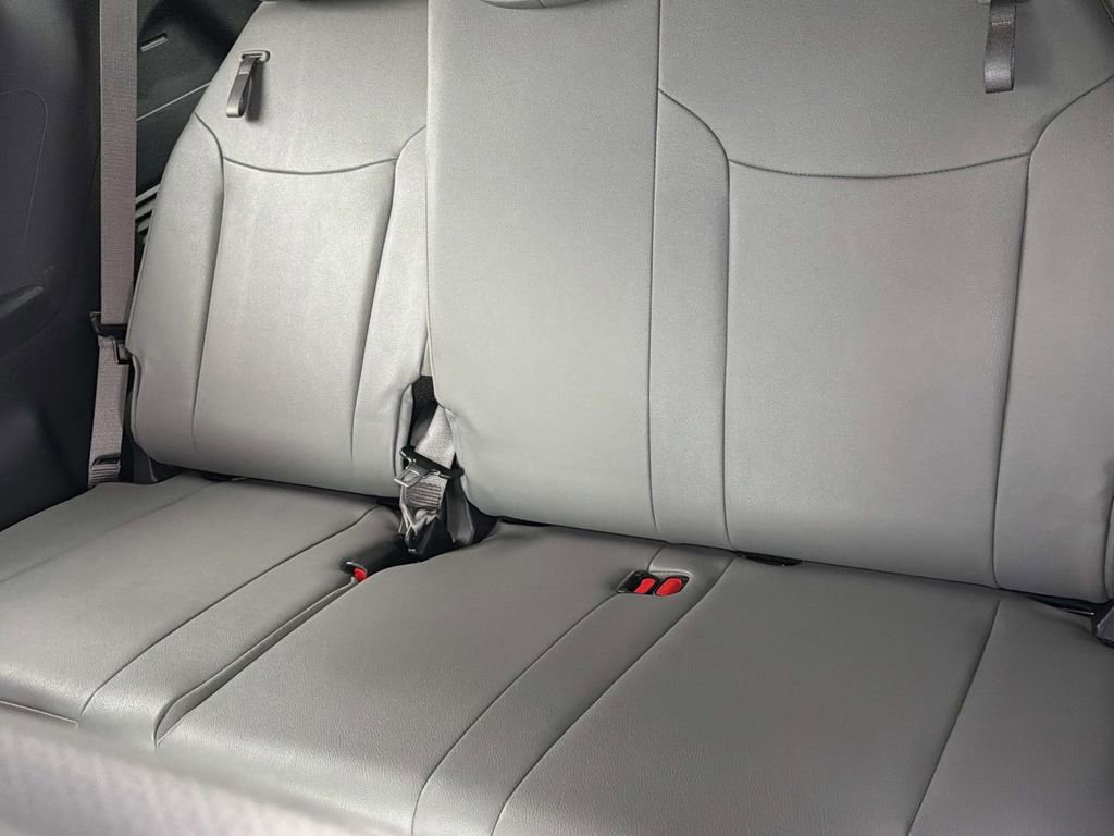 Used 2025 Toyota Sienna XLE image 30