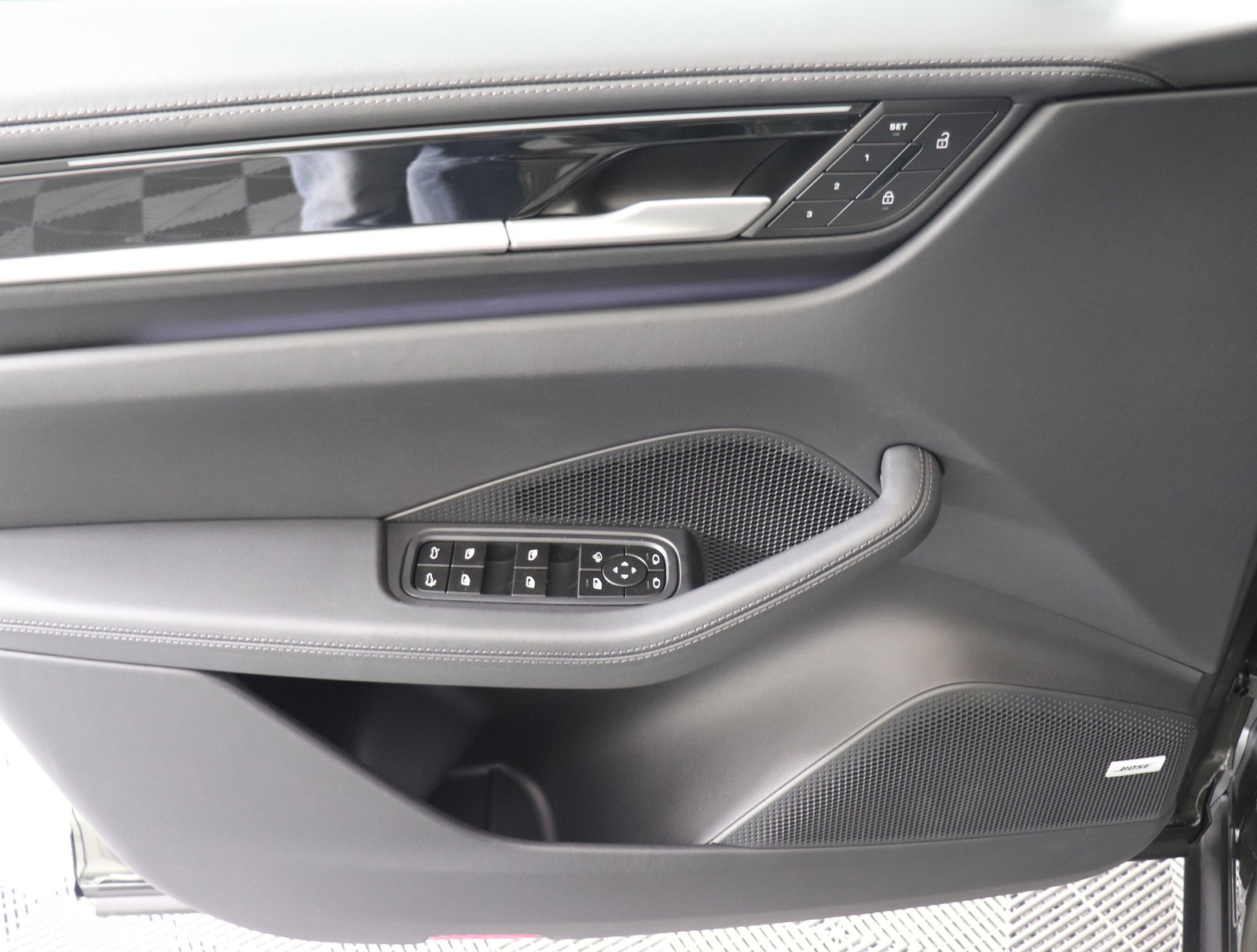 Used 2025 Porsche Macan Electric image 24