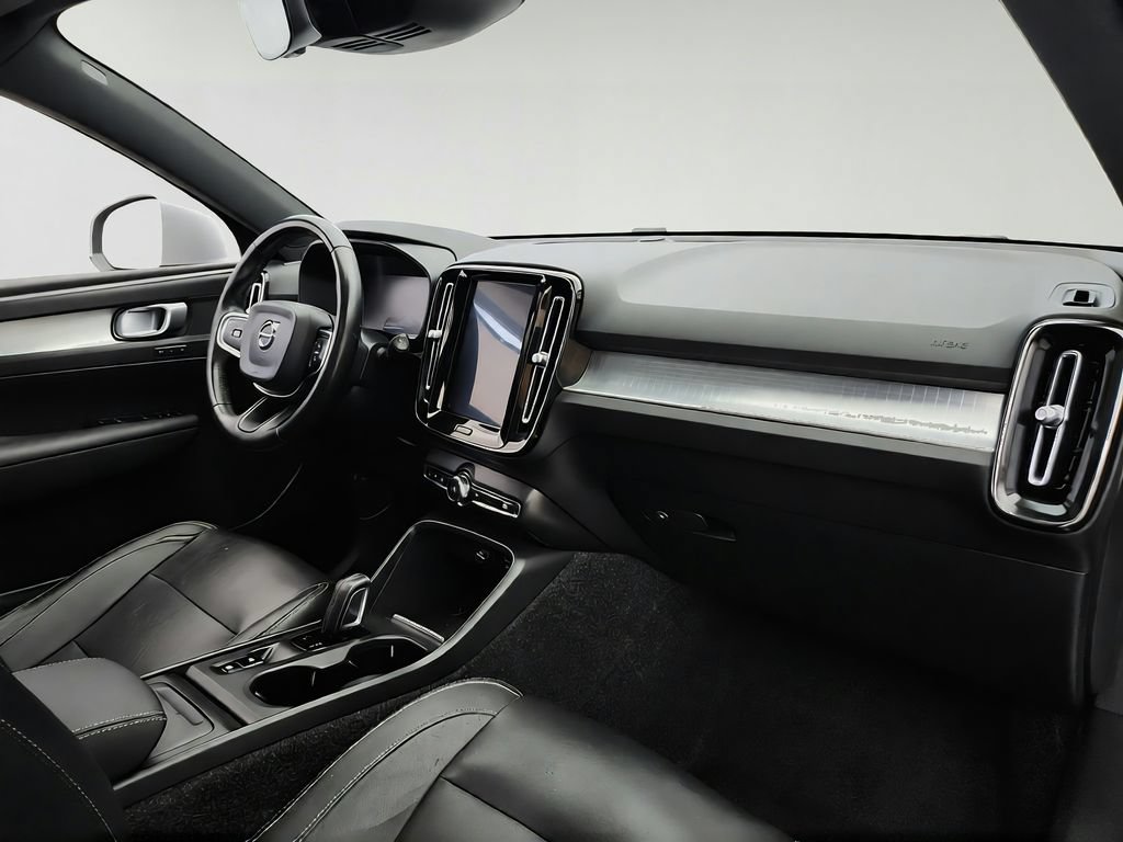 Used 2020 Volvo XC40 T5 Momentum AWD/4WD image 27