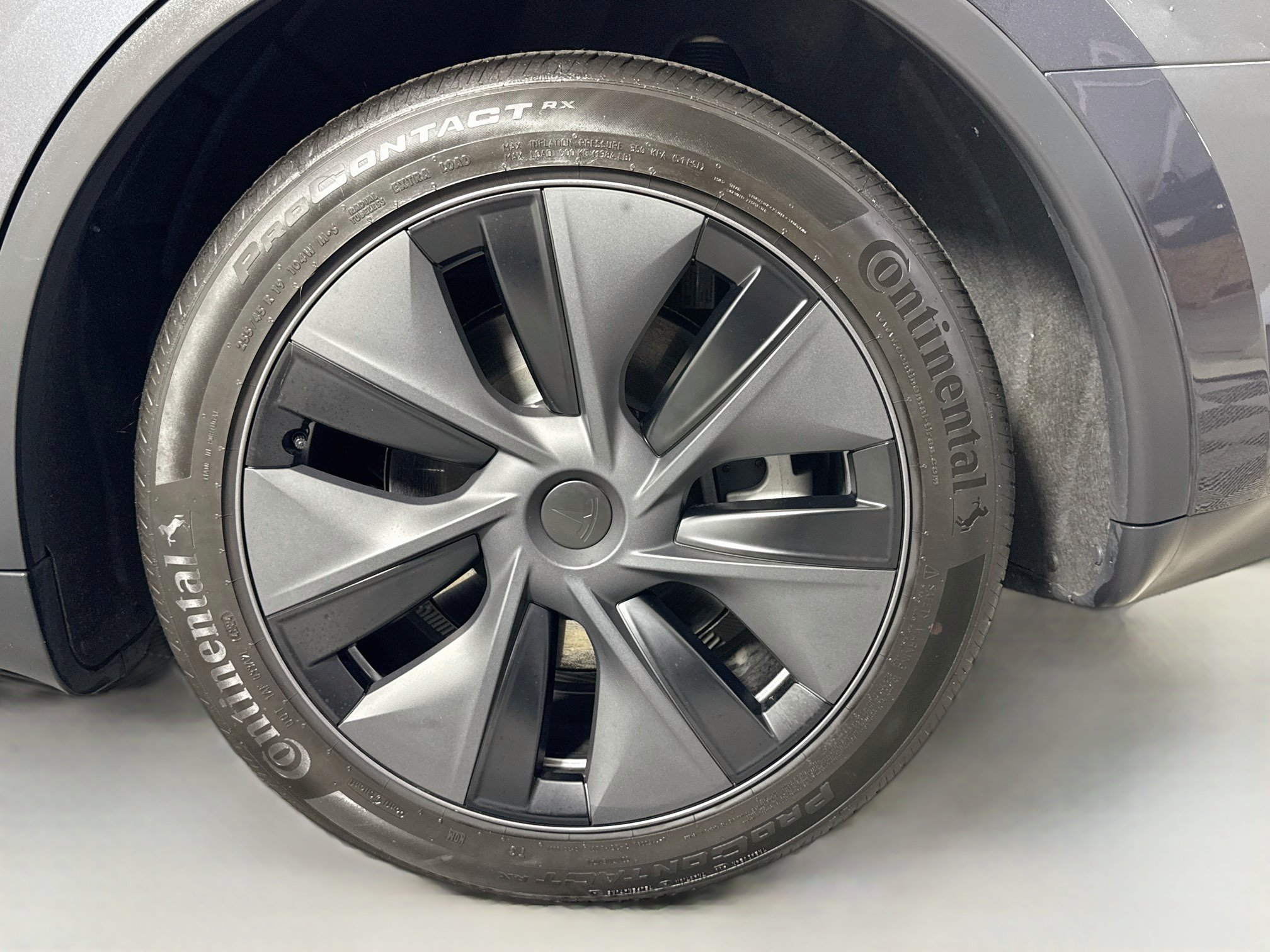 Used 2025 Tesla Model Y Long Range AWD/4WD image 28