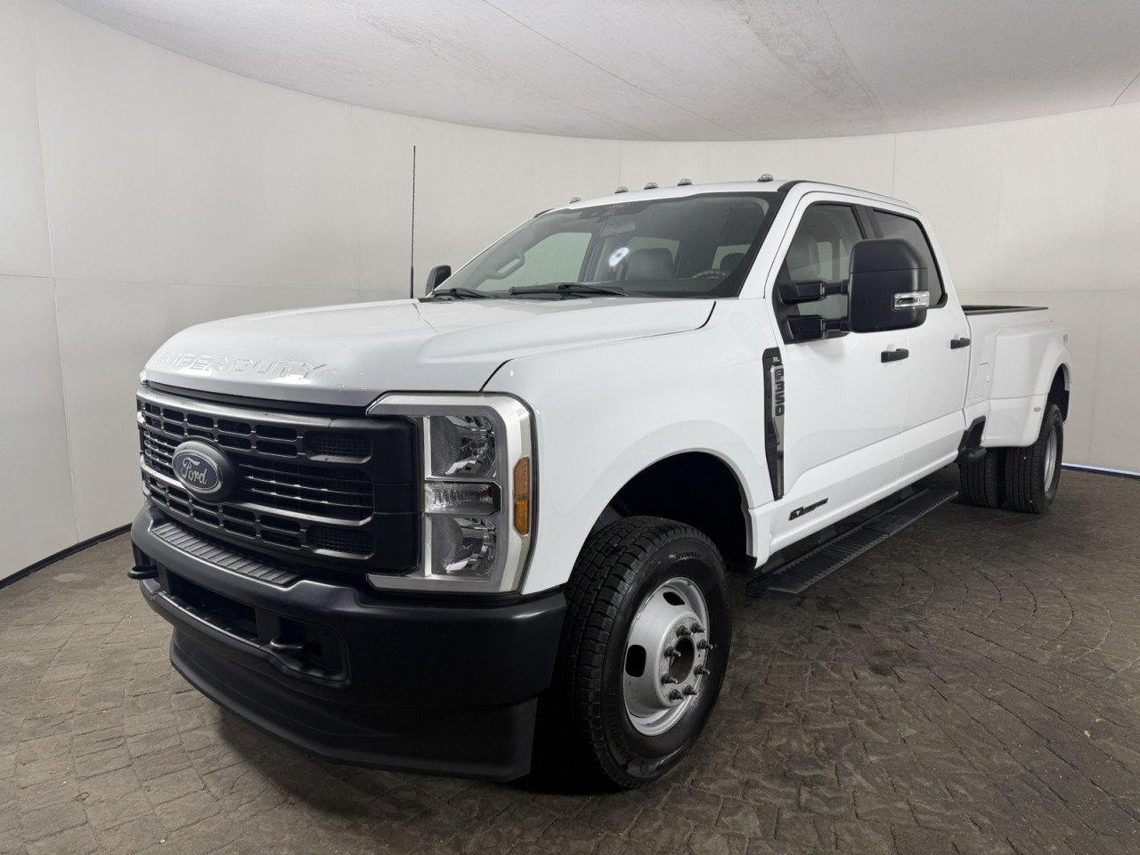 Used 2024 Ford F350 XL AWD/4WD image 3